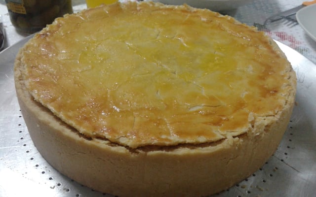 Empadão de frango de massa com óleo