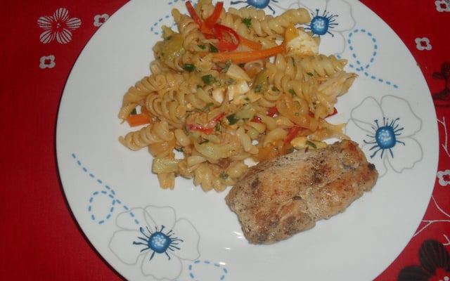 Salada de macarrão parafuso