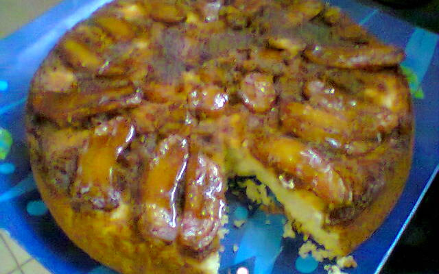 Bolo de banana com calda