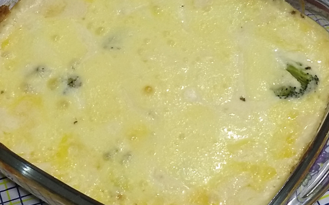 Gratinado de carne moída com brócolis