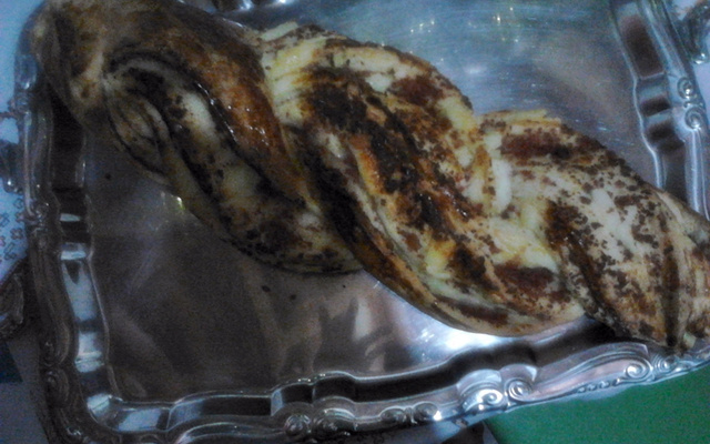 Pão trançado de bacon e calabresa