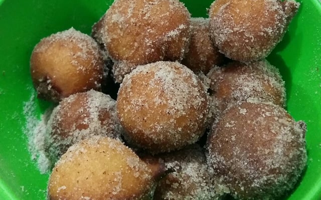 Bolinho frito de leite condensado