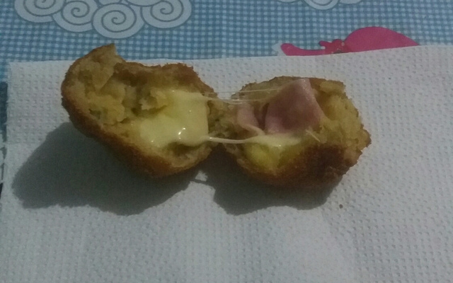 Bolinhas de mandioca com queijo