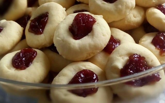 Biscoitinhos amanteigados com goiabada