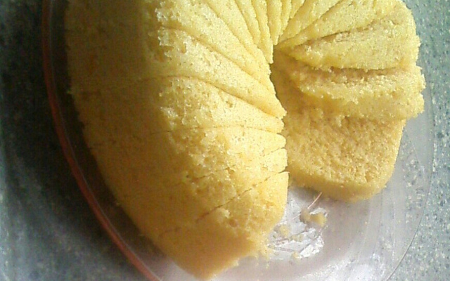 Bolo fofinho de fubá de microondas