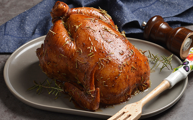 FRANGO ASSADO COM ALECRIM E LOURO