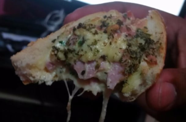 Pão francês recheado