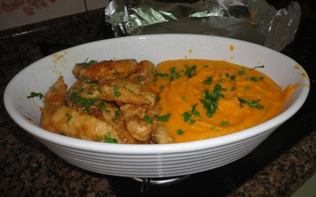 Escalopes de frango com purê de cenoura