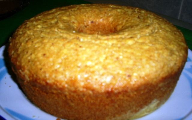 Broa de amendoim com queijo