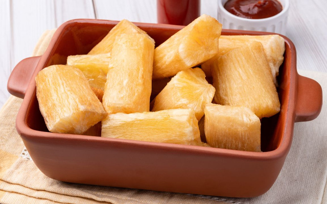 Mandioca frita na manteiga