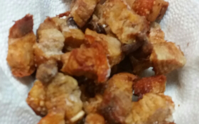 Torresmo a pururuca no micro-ondas