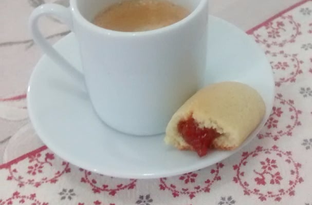 Biscoitinho com recheio de goiabada