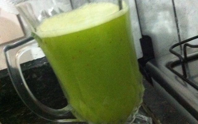 Suco verde refrescante