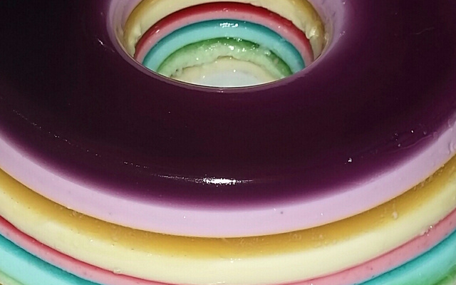 Gelatinas coloridas em camadas