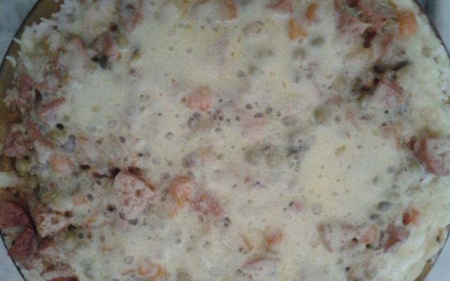 Arroz de forno com calabresa e queijo