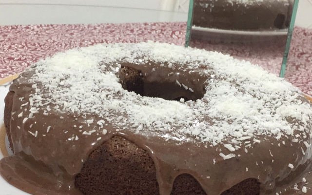 Bolo de chocolate com coco sem farinha