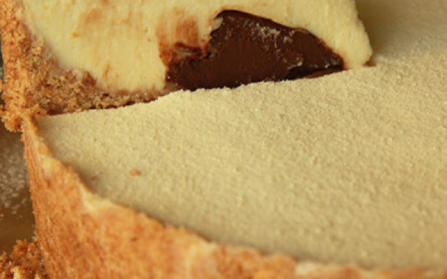 Torta de leite em pó com creme de avelã