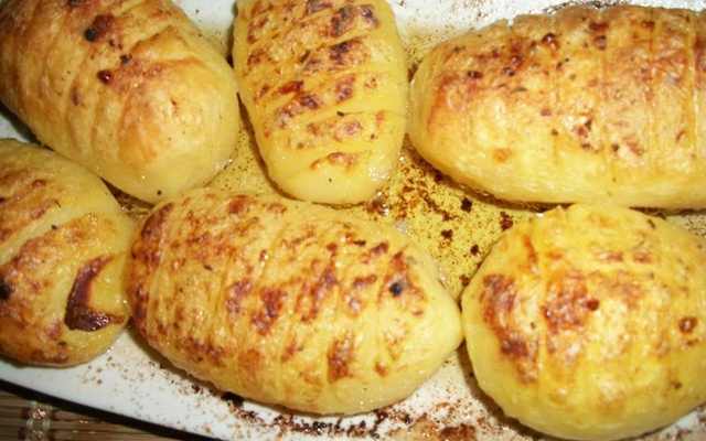 Batatas hasselback