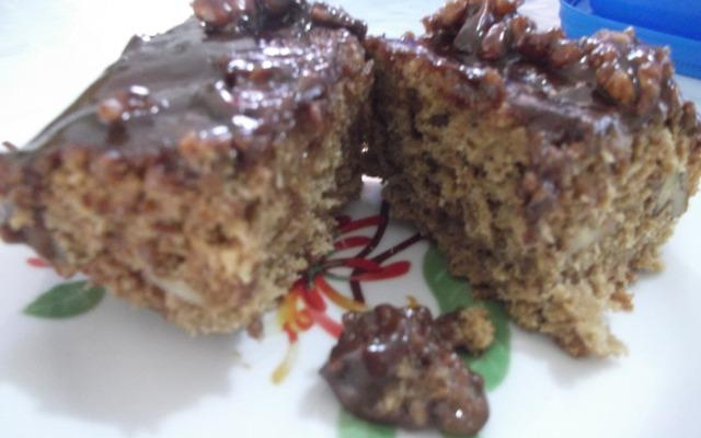 Bolo de café com nozes