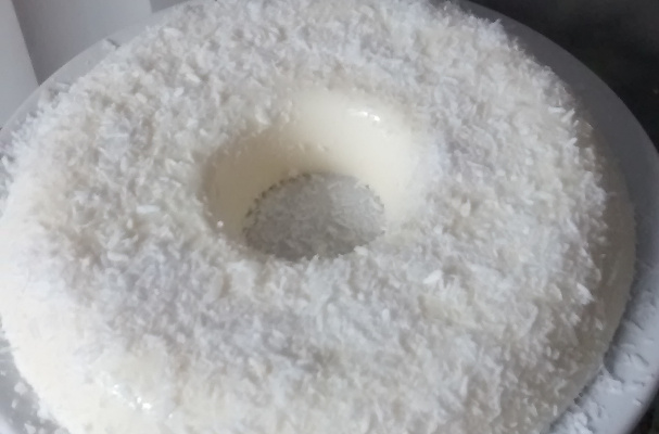 Pudim de maria-mole de coco