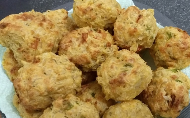 Bolinho de arroz com queijo na air fryer