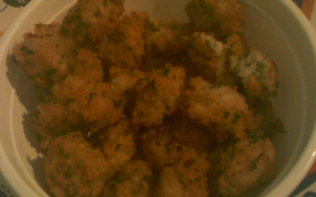 Bolinho de mandioca com jiló