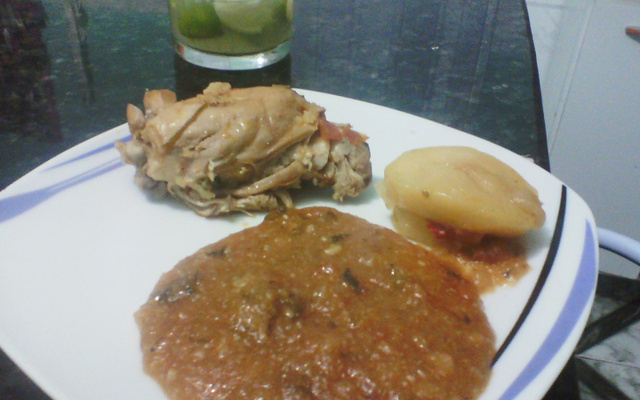 Frango ao vinho com pirão