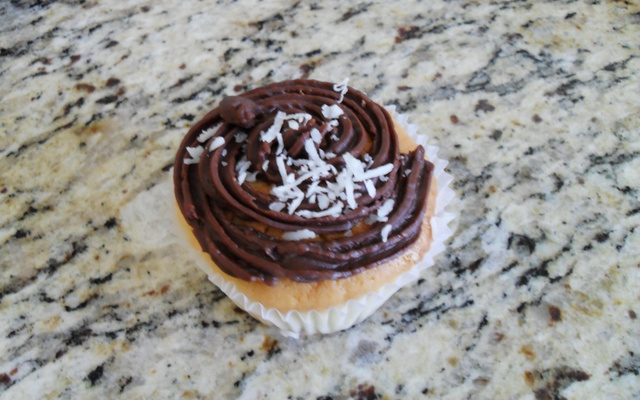 Muffin com gotas de chocolate e coco