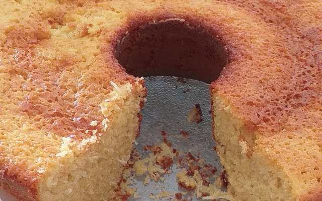 Bolo de fubá com erva doce