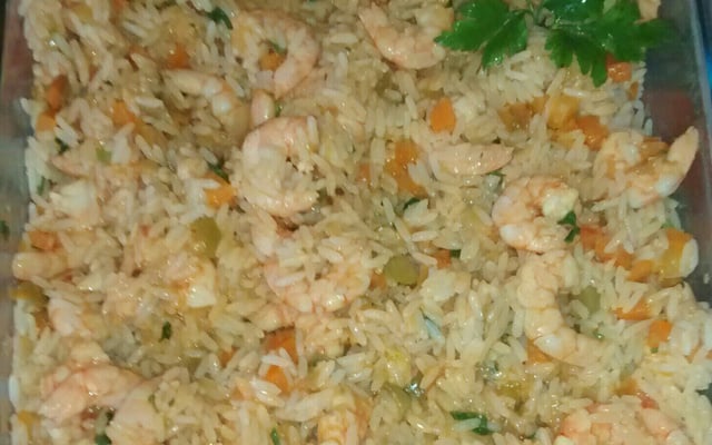 Arroz à grega com camarão