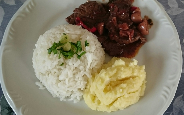 Filé ao molho madeira rápido e prático