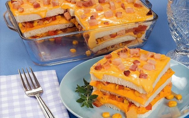 Bolo de cheddar com bacon