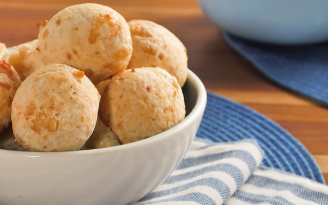 Pão de queijo com alho