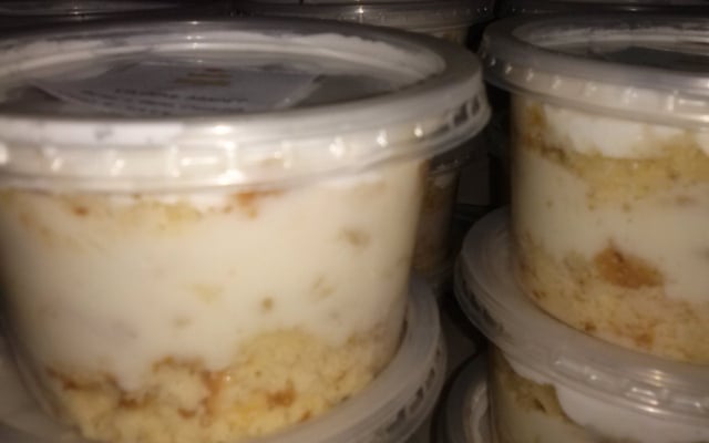 Bolo de pote (creme com abacaxi e com morango)
