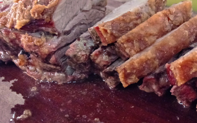 Carne assada com sal grosso