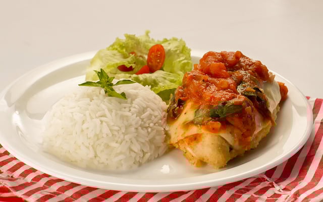 Filé de frango à parmegiana