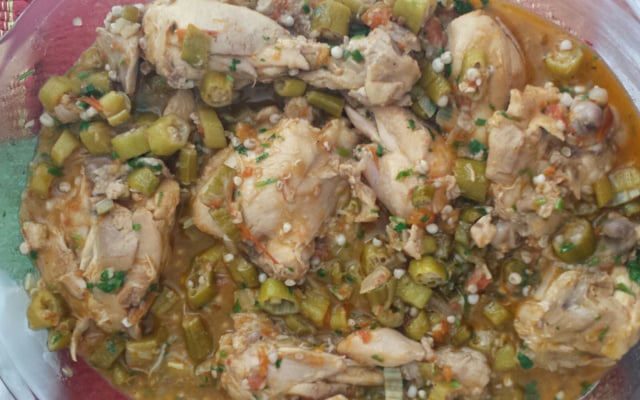 Frango com quiabo mineiro