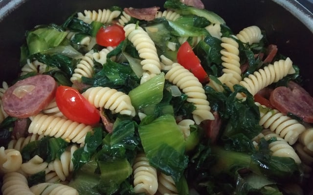 Macarrão com escarola para João Victor