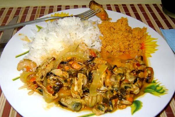 Moqueca de Sururu com farofa de alho