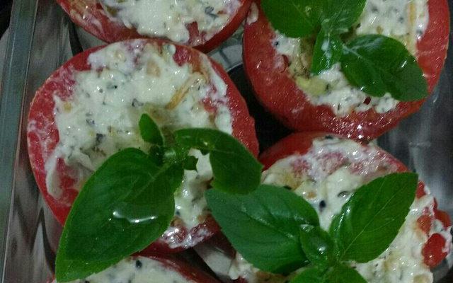 Tomate recheado com linguiça Blumenau