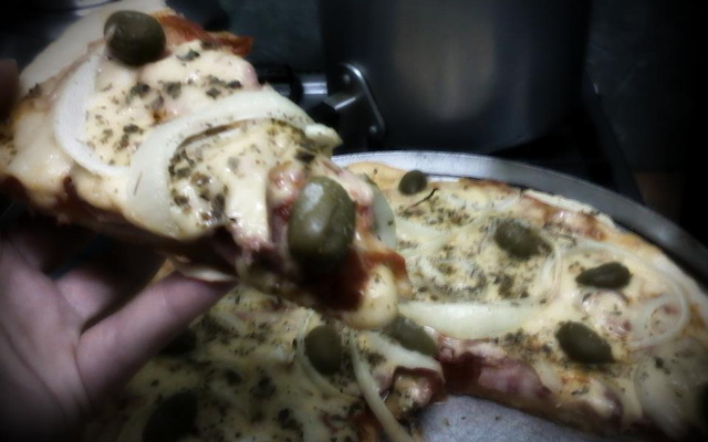 Pizza  a jato de calabresa