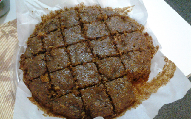 Bolo integral com pêra e granola