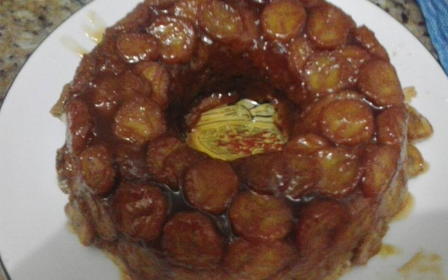 Torta de banana caramelizada