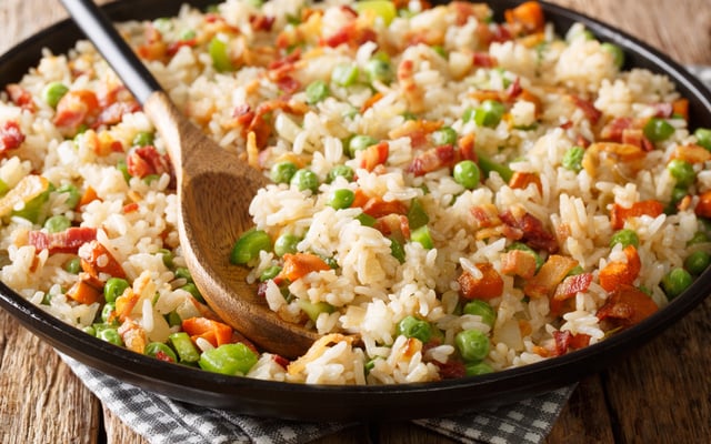 Arroz à grega com bacon