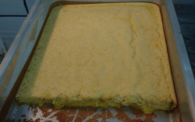 Bolo de fubá cremoso com queijo