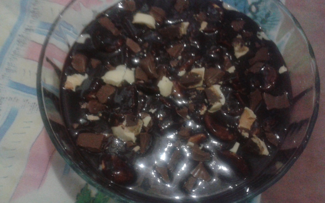 Pavê de chocolate com barra de chocolate