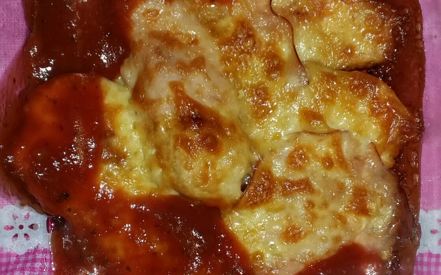 Filé de frango a parmegiana com molho madeira