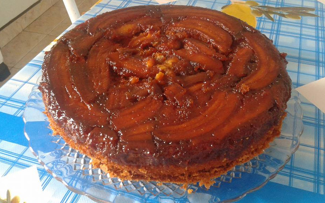 Bolo de banana caramelizada fácil