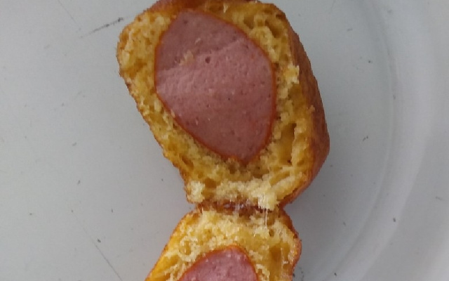 Salsicha empanada crocante