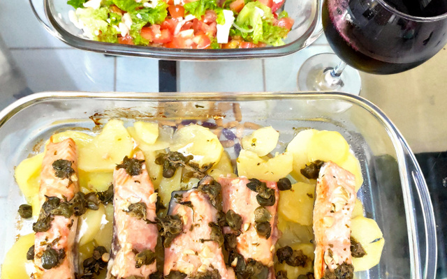 Salmão com molho de alcaparras